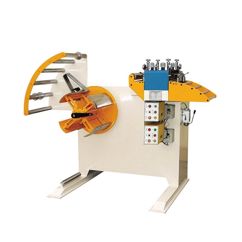 Выпрямитель-размотчик типа GO-B для листов толщиной от 0.1 до 0.6 мм.