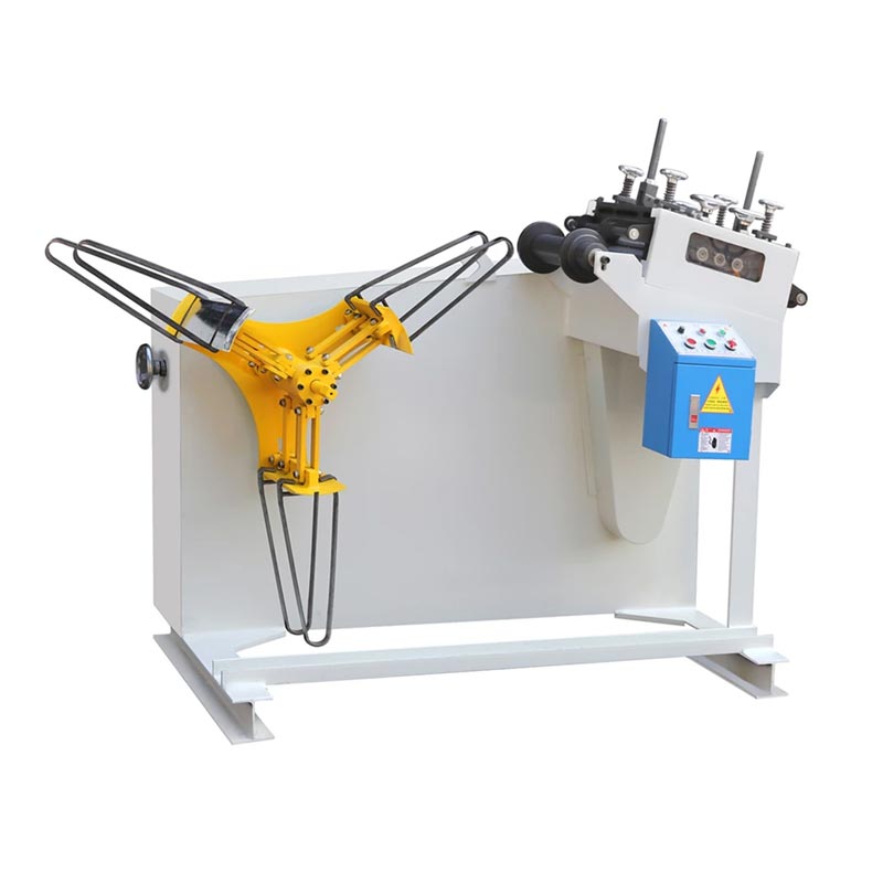 Выпрямитель-размотчик типа GO для листов толщиной от 0.4 до 3.2 мм.