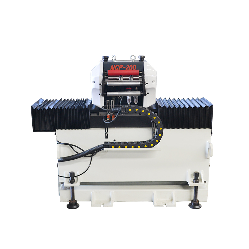 Сервоприводной податчик листового металла типа NC-P с зигзагообразным движением для толщины листа: 0.2~3.5 мм.